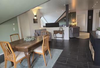 Gro  z  gige Ferienwohnung has Balcony rooms