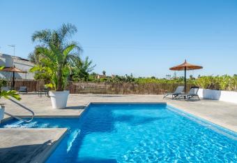 Suite La Vuelta has Balcony rooms