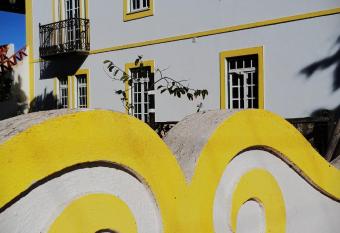 Casa do Castelo has Balcony rooms