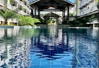 212B Amani Grand Resort Residences near to Airport with pool, gym, wifi, netflix allows 18 year olds to book a room