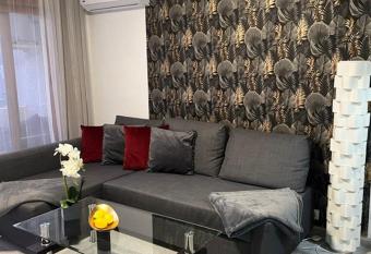 Las Lomas has Balcony rooms