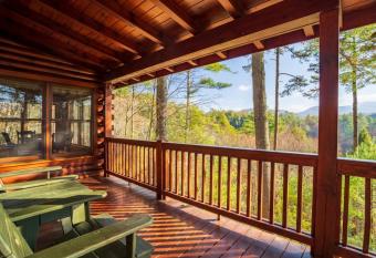 Hog Heaven - Cherry Log GA - Pet Friendly Cabin has Balcony rooms