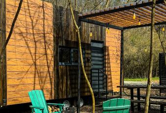 Alm  sglamp has Balcony rooms