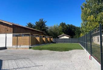 Cozy house with terrace in Lanton has Balcony rooms