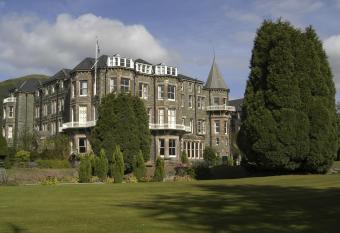 Keswick Country House Hotel allows 18 year olds to book a room