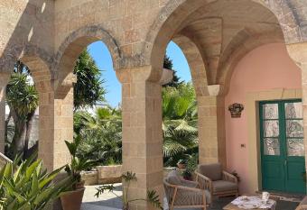 La Corte di Zia Lucia has Balcony rooms