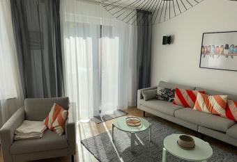 Ferienhaus H  hennest - mit Wifi, Smart TV & Garten allows 18 year olds to book a room