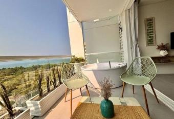 Loft vista mar terraza jacuzzi has rooms with a private hot tub