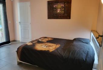 un petit coin de paradis has Balcony rooms