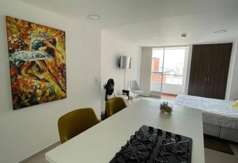 Moderno, tranquilo e iluminado 5 min Metro has rooms with a private hot tub