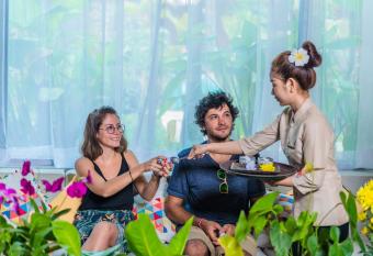 Mekong Angkor Deluxe Hotel has rooms with a private hot tub