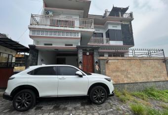 Rose Home Stay has Balcony rooms