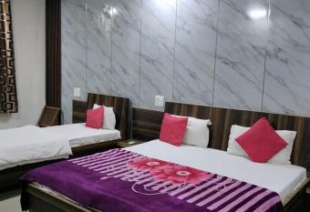 Hotel Amron2 has Balcony rooms