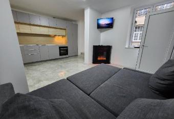 Dima s Maison has rooms with a private hot tub