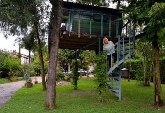 La Casa Sull Albero has rooms with a private hot tub