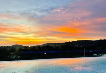 Zen Real Management has rooms with a private hot tub