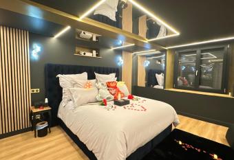 Eden de Roques allows 18 year olds to book a room