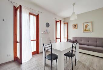 Santa Caterina - Nel Cuore di Crema allows 18 year olds to book a room