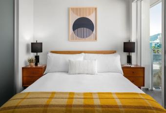 Cozy Apt inSuburbs Very Walkable Area has Balcony rooms