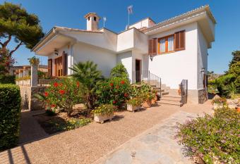 Pinar has Balcony rooms