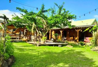 Magnifique maison & bungalow en bois dans jardin tropical proche rivi  res et for  t has Balcony rooms