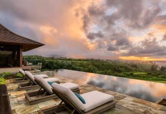 Beautiful beachfront villa in secret cove has Balcony rooms