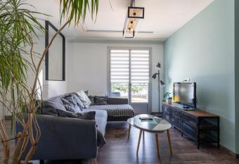 Le Grand Pin - Maison confortable et spacieuse has Balcony rooms