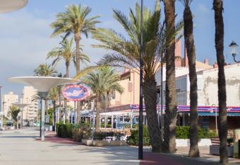 Apartamento Plaza Bohemia La Manga allows 18 year olds to book a room