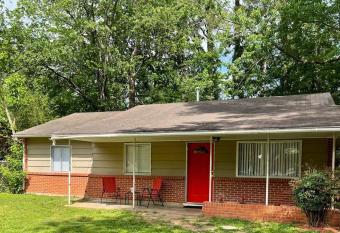 Home Sweet Home For Friends & Family Very Spacious allows 18 year olds to book a room