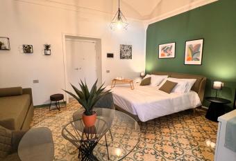 Relais Villa Migliorini allows 18 year olds to book a room