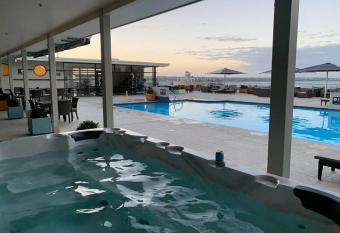 Resort Style Studio has rooms with a private hot tub