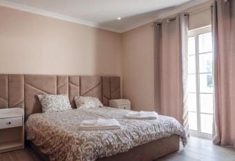 (null) has Balcony rooms