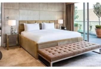 El gran hotel de mexico allows 18 year olds to book a room