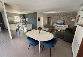 Villa dans le sud de la France has Balcony rooms