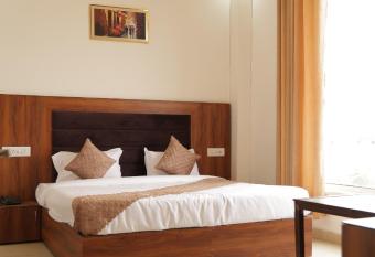 Hotel Thames has Balcony rooms