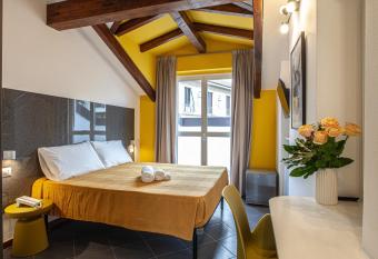 RRRapido Hotel allows 18 year olds to book a room