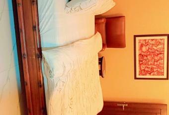 Comfort cottage has Smoking/Balcony rooms