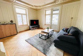 Stadtnahes Refugium f  r bis zu 5 Personen allows 18 year olds to book a room