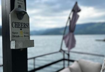 Liam Lake House has Balcony rooms