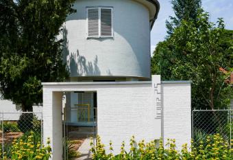 Bronz25 villa a Velencei-t  n  l allows 18 year olds to book a room