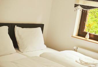 Jakz Hotel allows 18 year olds to book a room