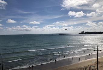 Les remparts appartement face mer has Balcony rooms