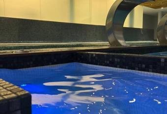 Departamento de Lujo has rooms with a private hot tub