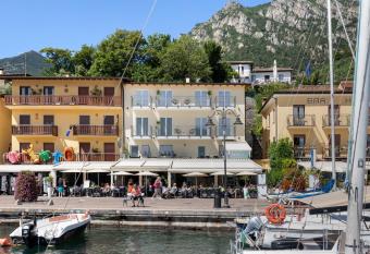 Jacky s Apartments has Balcony rooms