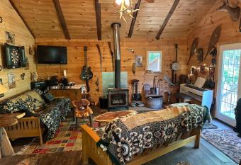 Hummingbird Hideaway allows 18 year olds to book a room