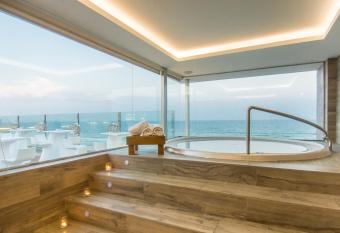 Hotel Meridional has Balcony rooms