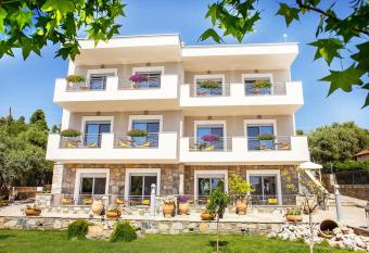Casa Paradiso has Balcony rooms
