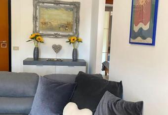 A casa di Tina has Balcony rooms