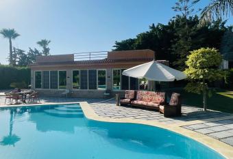 Luxury Villa - King Mariout has Smoking rooms