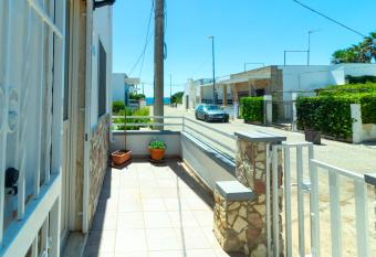 Casa vacanze La Turchese has Balcony rooms